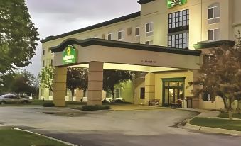 La Quinta Inn & Suites by Wyndham Omaha Airport Downtown