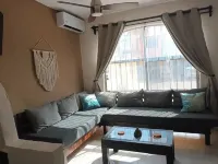 Linda casa con alberca y cascada.