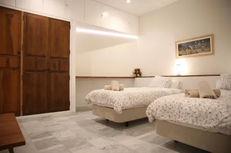 Casa Arcadia Отели рядом с достопримечательностью «Murallas del Castillo de la Judería»