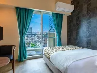 Mr.KINJO Miki24 in Front of Makishi Station Hotel a 