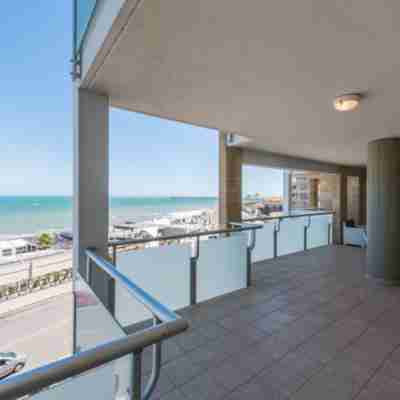 Rosé 60-terrace by the sea Others