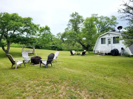 One Bedroom Loft Apartment - five minutes to Crystal Mt resort * Pet friendly Отели в г. Копемиш