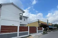 OYO 93457 White House Syariahnearoyo 93457 White House Syariah Hotel di Simpang Empat