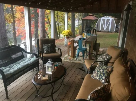 The Hudson Hideaway (waterfront home)