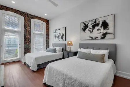 Fabu Posh B ~ Luxe Historic Palafox Balcony 1 BR