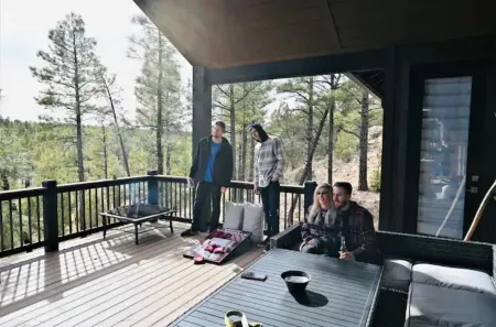 Mustang Mountain Retreat in Bison Ridge! Отели в г. Шоу Лоу