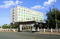 Van Phat Riverside Hotel