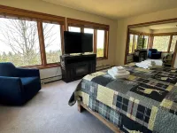 Sweeping lake views-5 min drive to Gooseberry-10 min to Two Harbors-3 bedrooms