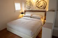 Peaceful Suite in Desert Inn-Santa Clara King Room