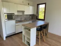 Cosy apartment with sea view and swimming pool
