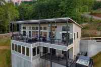 Grand Vista Retreat by AvantStay Luxury Group Retreat w Indoor Pool, Arcade & 56-Mile Views
