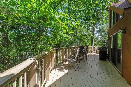 Charming Waterfront Getaway with Private Dock Отели в г. Чесапик Ранч Эстейтс-Драм Пойнт