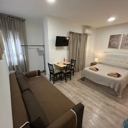Habitaciones en Embajadores Отели рядом с достопримечательностью «Арганзуэла»