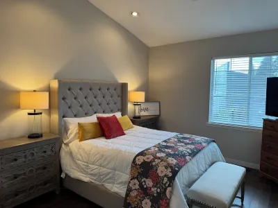 Charming 3-bedroom Home in Canby Hotels near 7-Eleven