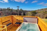 Marshall Studio w/ Loft, Hot Tub & Views! - parking