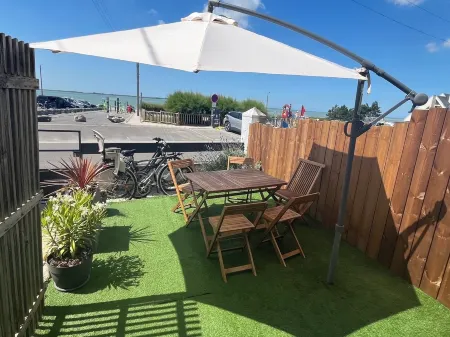 Bélicine, seafront apartment for 5 people