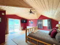 Private & pet-friendly mountain escape with fenced-in yard ✺ 2 miles to resort