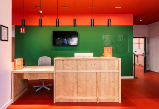 이지호텔 현대적인 객실