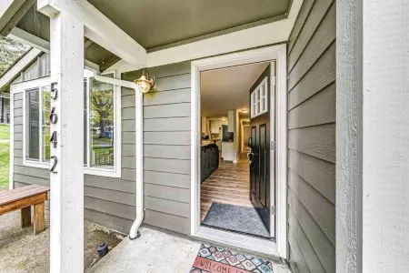 Storybook Tacoma Cottage Escape