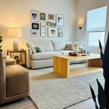 Pet friendly! King bed, smart TVs, mins to beaches from this brand new townhome