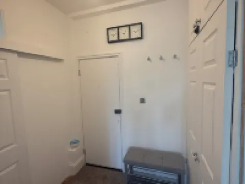 Beautiful 1-bedroom apartment. Perfect for couples, families, or friends. Hotels in Surbiton