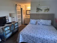 See ya on the beach!! Barrier Island Getaway - Indian Shores. Hotel dekat Suncoast Seabird Sanctuary