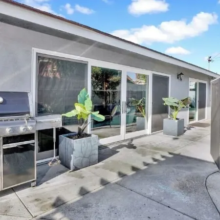 Orange Oasis 🍊- 10min to Disneyland 🎡Spacious Pool home