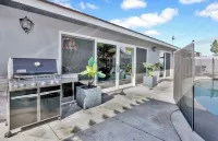 Orange Oasis 🍊- 10min to Disneyland 🎡Spacious Pool home
