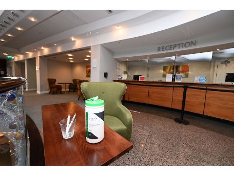 런던 호텔 내부 전경