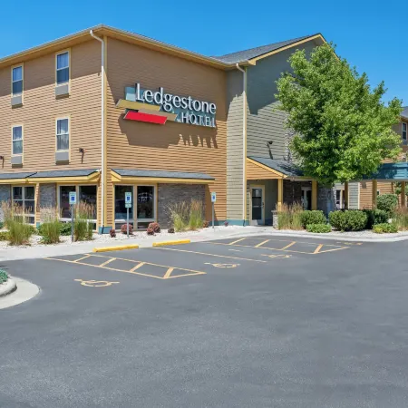 Ledgestone Hotel Billings