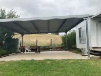 Cosy cottage on the edge on town within walking distance to the centre of town. 걸공 호텔