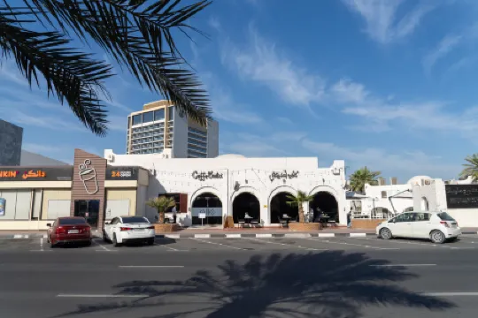 Marbella Resort Отели рядом с достопримечательностью «Аль-Маджаз набережной»