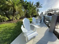 Intracoastal 🌴 Waterfront Pool Home, Walk to Beach, Heated Pool, Sit on Dock