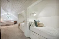 Blume Cottage-Historic 2Br Getaway, Walk to Lake Pontchartrain & Cafe's Hotels in Mandeville