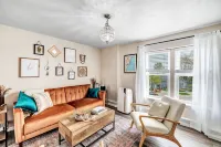 Across the Street from Von Stiehl Winery and Minutes to Beach - Stylish Haven