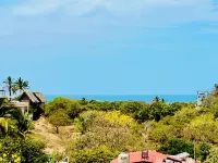 Huge Suite!! King Bed, A/C, Saltwater Pool, Fast Wifi, Mountain Views -"Sol"