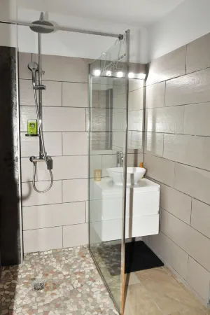 T2 Furnished for Rent - Ideally located with view between Pitons & Sea