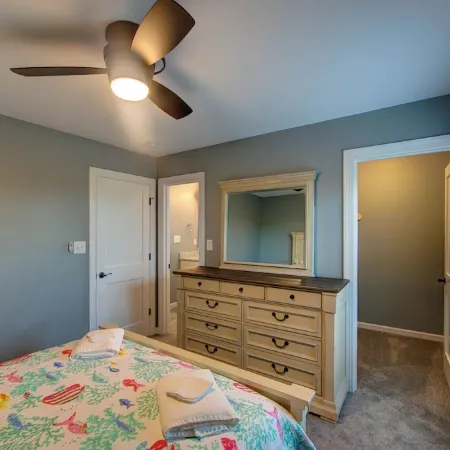 Cozy 1 BRM+ in newly built house right on the canal.