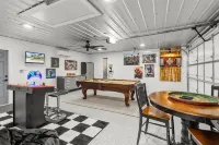 Large Game Room • Kayaks • No Steps • Waterfront