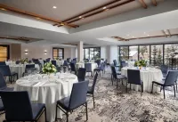 Hotel Alpenrock Breckenridge, Curio Collection by Hilton - breakfast