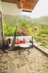 Marvelous brand new, lakefront 2-bedroom house with WiFi in Santa Cruz la Laguna Hotels in Santa Cruz La Laguna