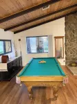 Family & Dog friendly Fenced 5Acr: Pool Table, Playground, Firepit, BBQ, Starlnk