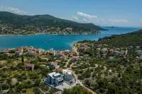Villa Todo with heated pool and jacuzzi Hotels in Vinišće