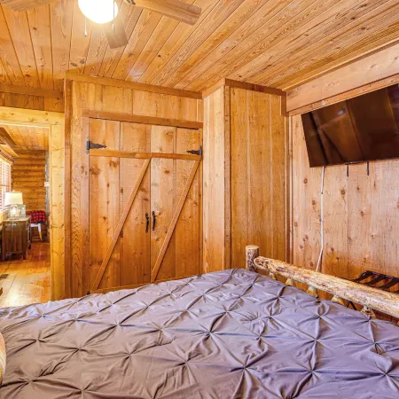 Cropwell Cabin w/ Fire Pit, Near Logan Martin Lake Hotels in St. Clair County