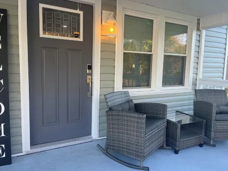 Beach Coastal Bliss New 3-bedroom/2-baths sleeping 10 cottage by the beach!