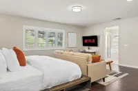 Luxury 4 BR/3BA home in a gated San Diego Community with a sauna & Tesla Charger Hotels near Aquatica Corals and Custom Aquariums