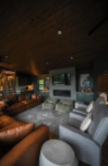 Modern Mountain Haus - 3-bedroom plus loft in fabulous Packwood with WIFI, AC