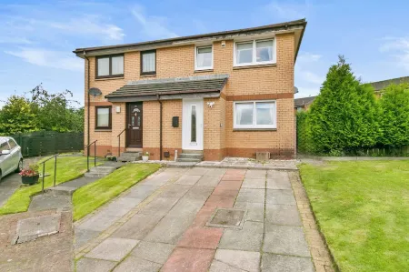 Modern 3-Bed Home in Paisley - Sleeps 5 - Driveway