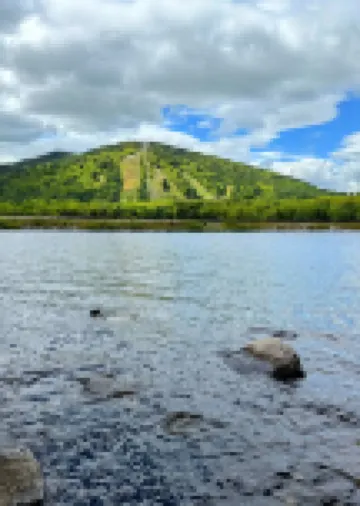 Cozy Bridgton Townhome – Ski-in/Out on Pleasant Mountain