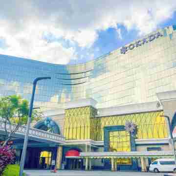 Cozy 2BR Suite near Airport and Okada, Solaire II Infinity Pool Hotel Exterior